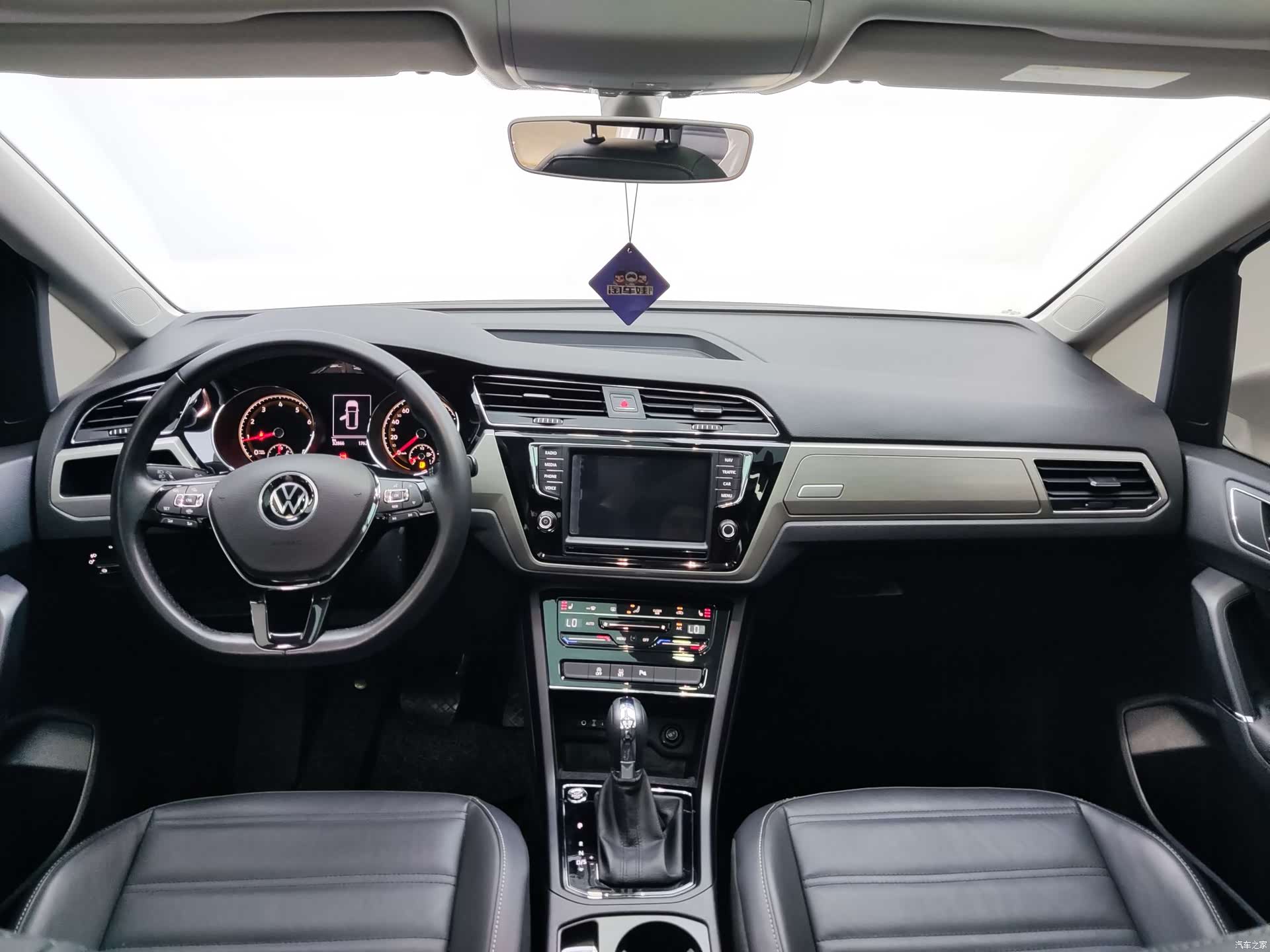 Volkswagen L, 2020 13