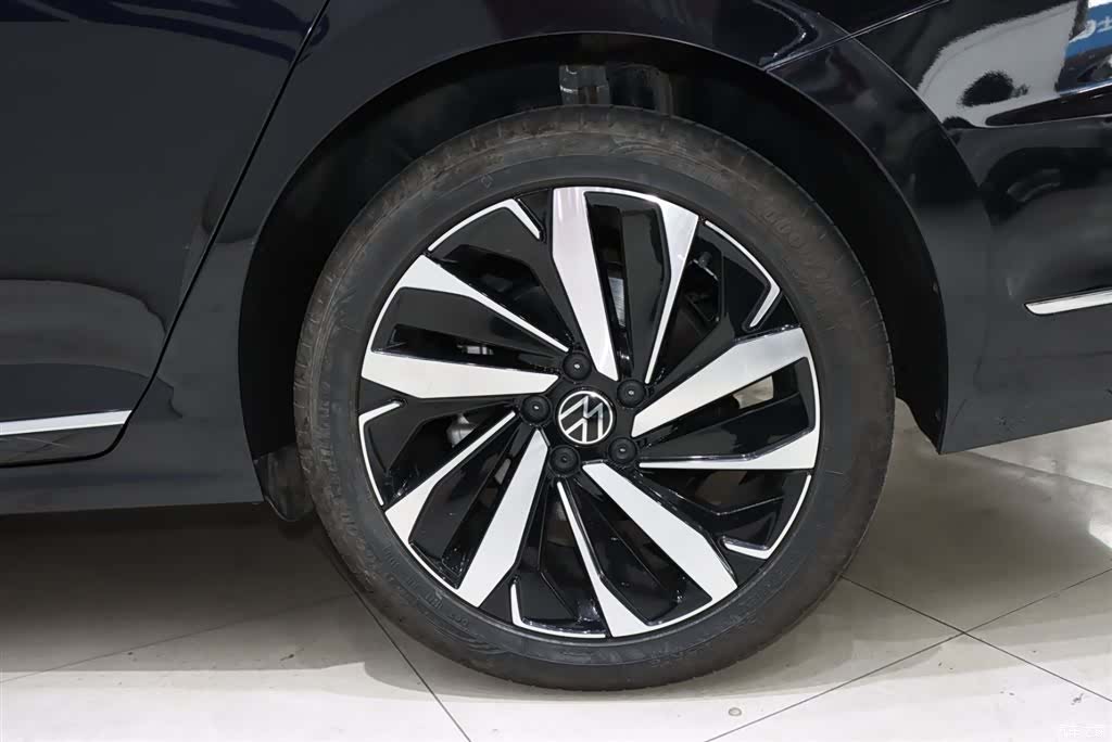 Volkswagen Passat, 2023 20