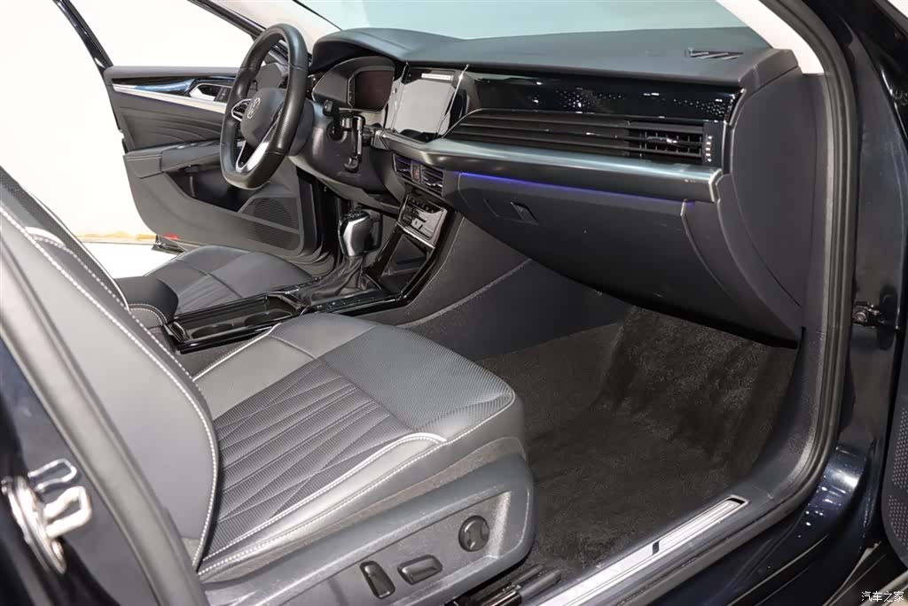 Volkswagen Passat, 2023 8