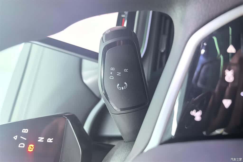 Volkswagen ID.4, 2025 16