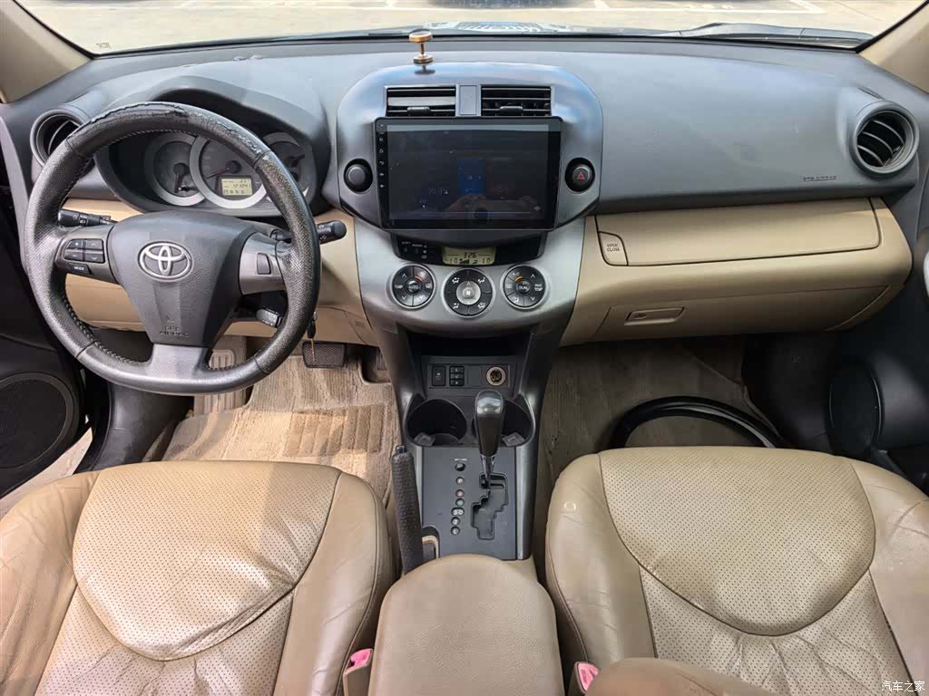 Toyota RAV4, 2011 9