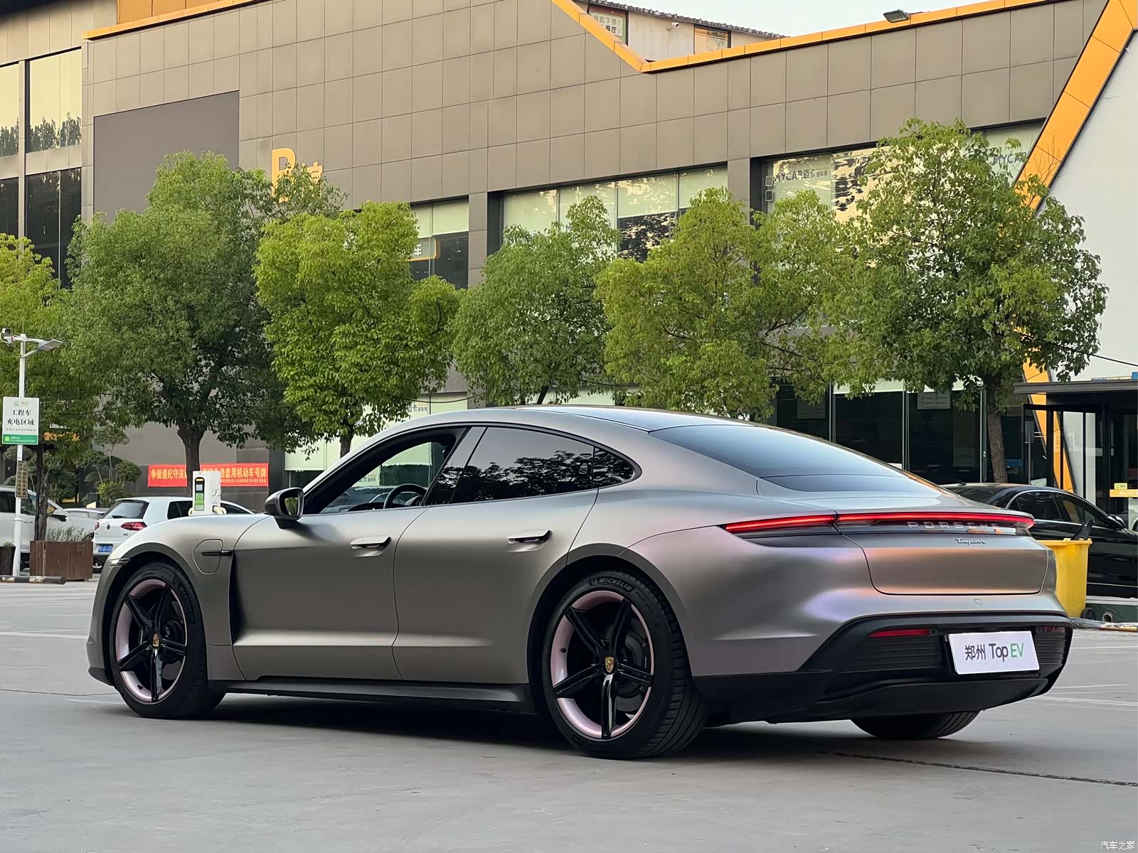 Porsche Taycan, 2021 3