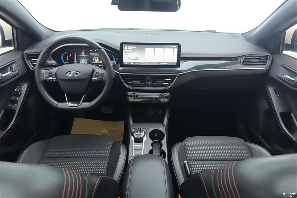 Ford Focus, 2021 12