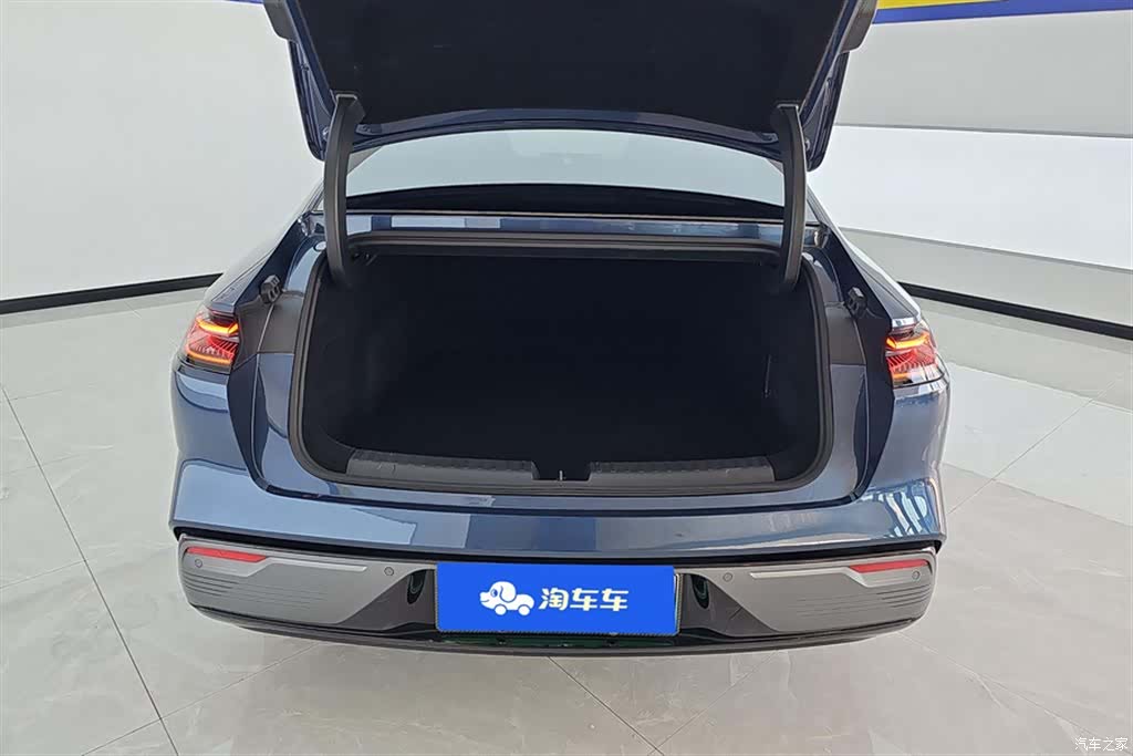 Geely 8, 2025 4