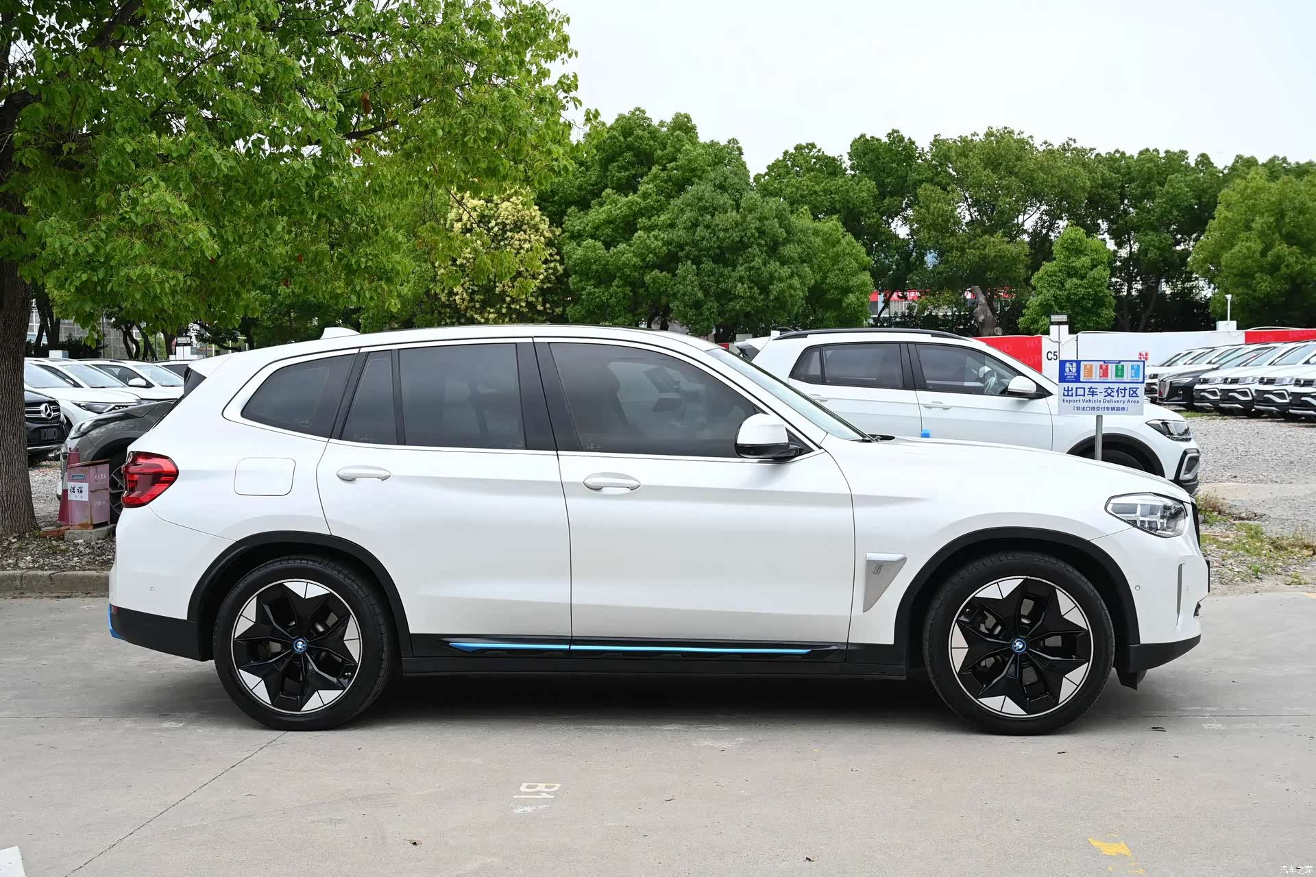 BMW iX3, 2021 8