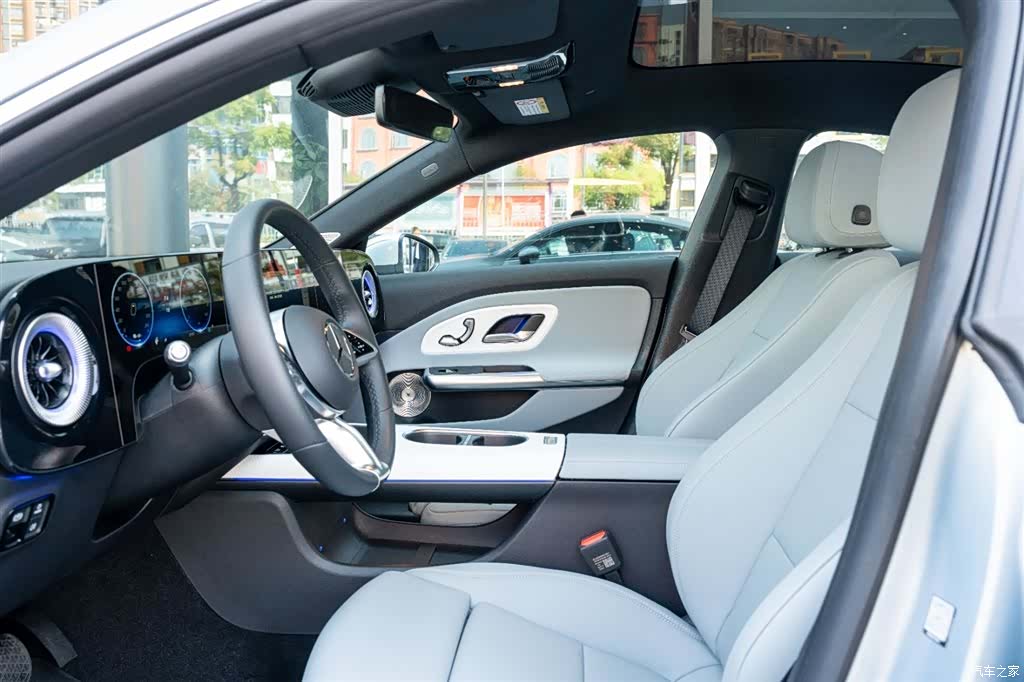 Mercedes-Benz CLA, 2025 12