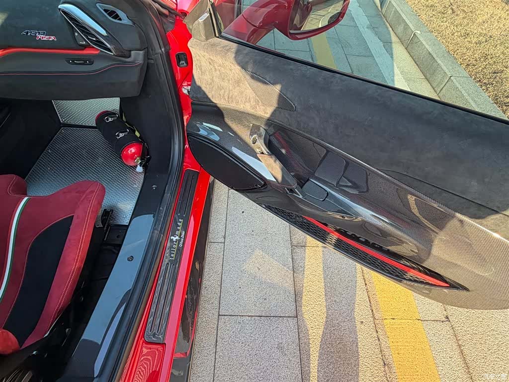 Ferrari 488, 2016 9