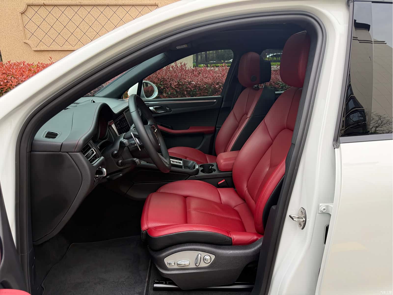 Porsche Macan, 2024 10