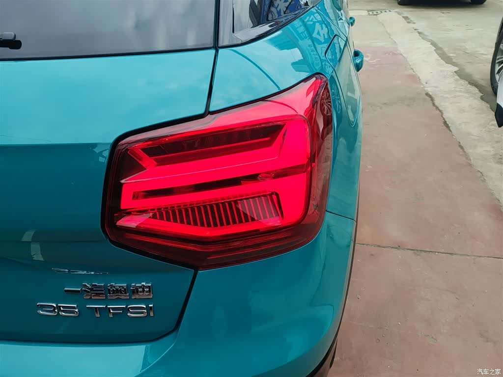 Audi Q2L, 2021 8