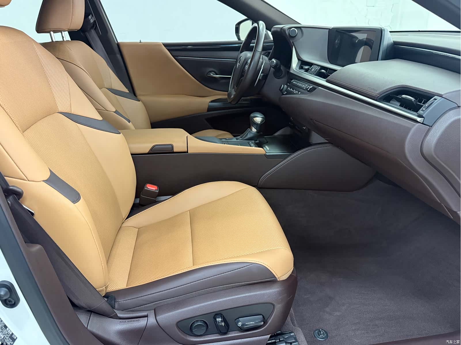 Lexus ES, 2019 11