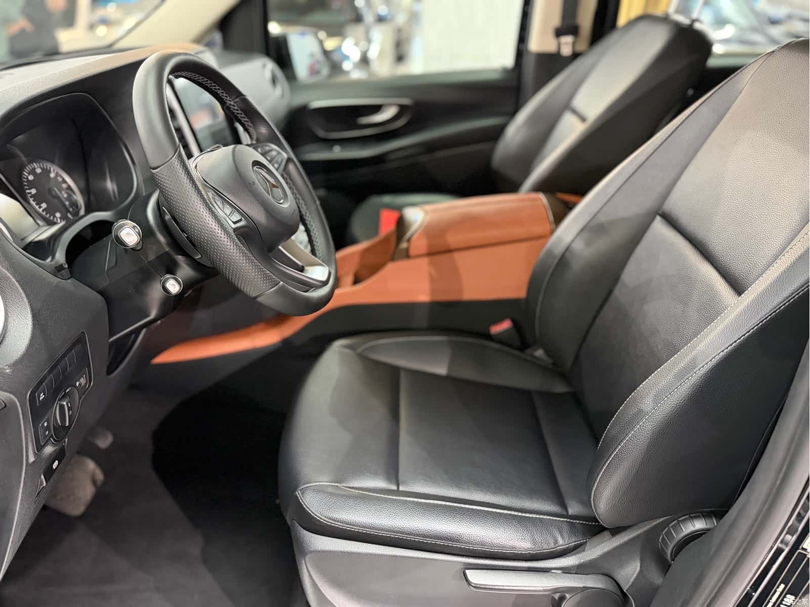 Mercedes-Benz VI, 2019 4