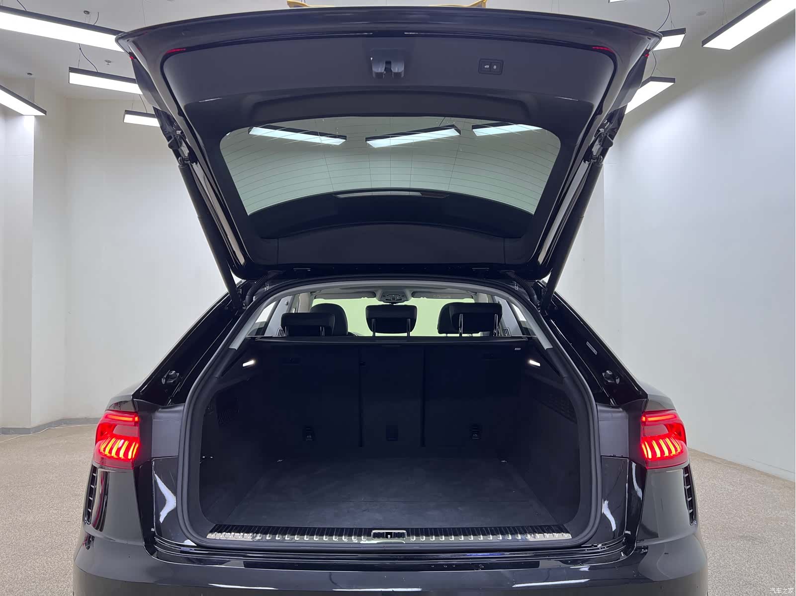 Audi Q8, 2022 36