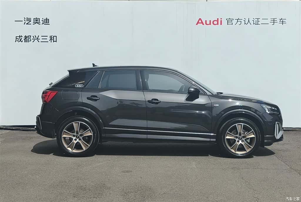 Audi Q2L, 2024 3
