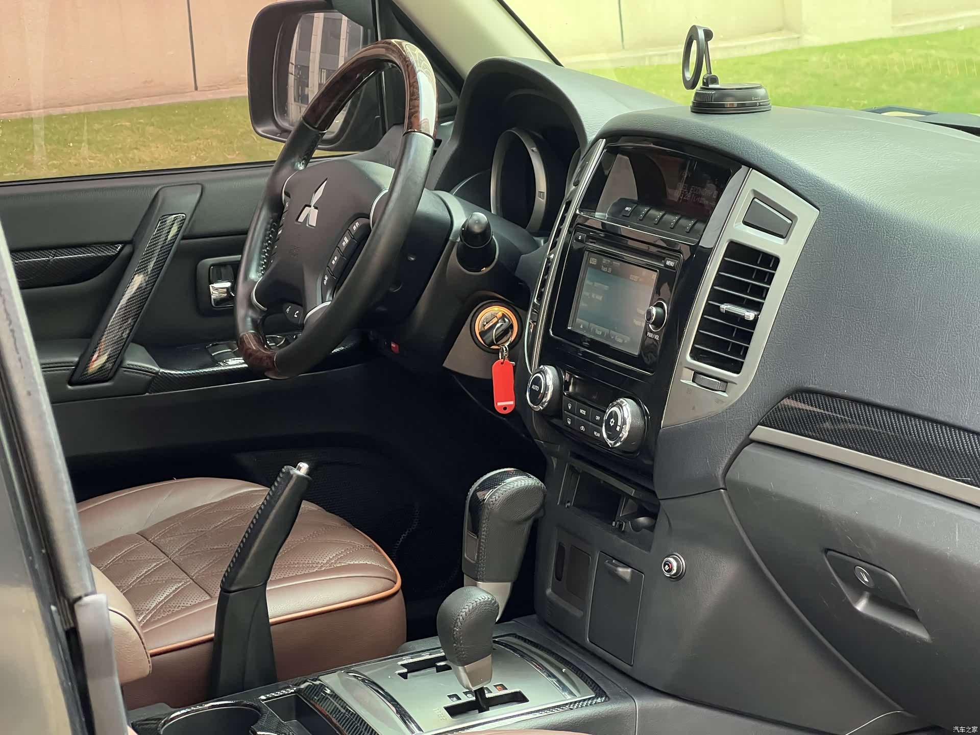 Mitsubishi Pajero, 2019 12