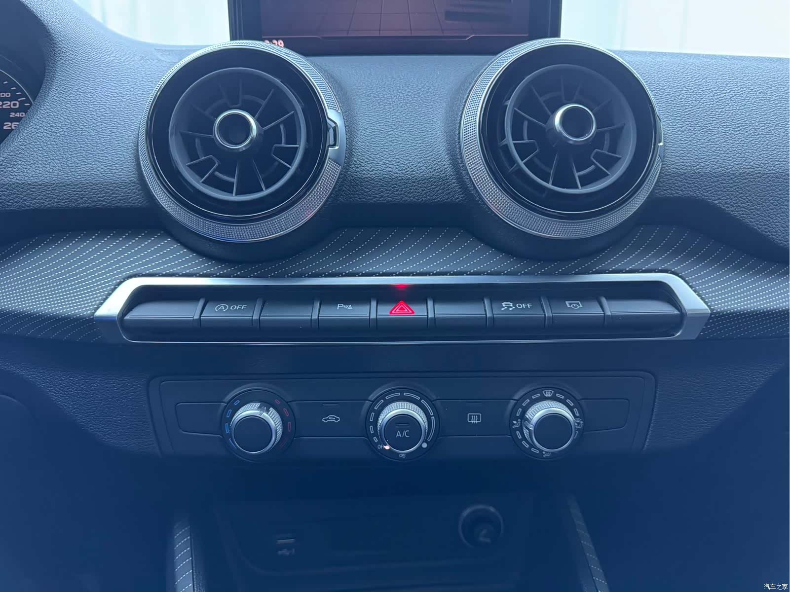 Audi Q2L, 2022 9