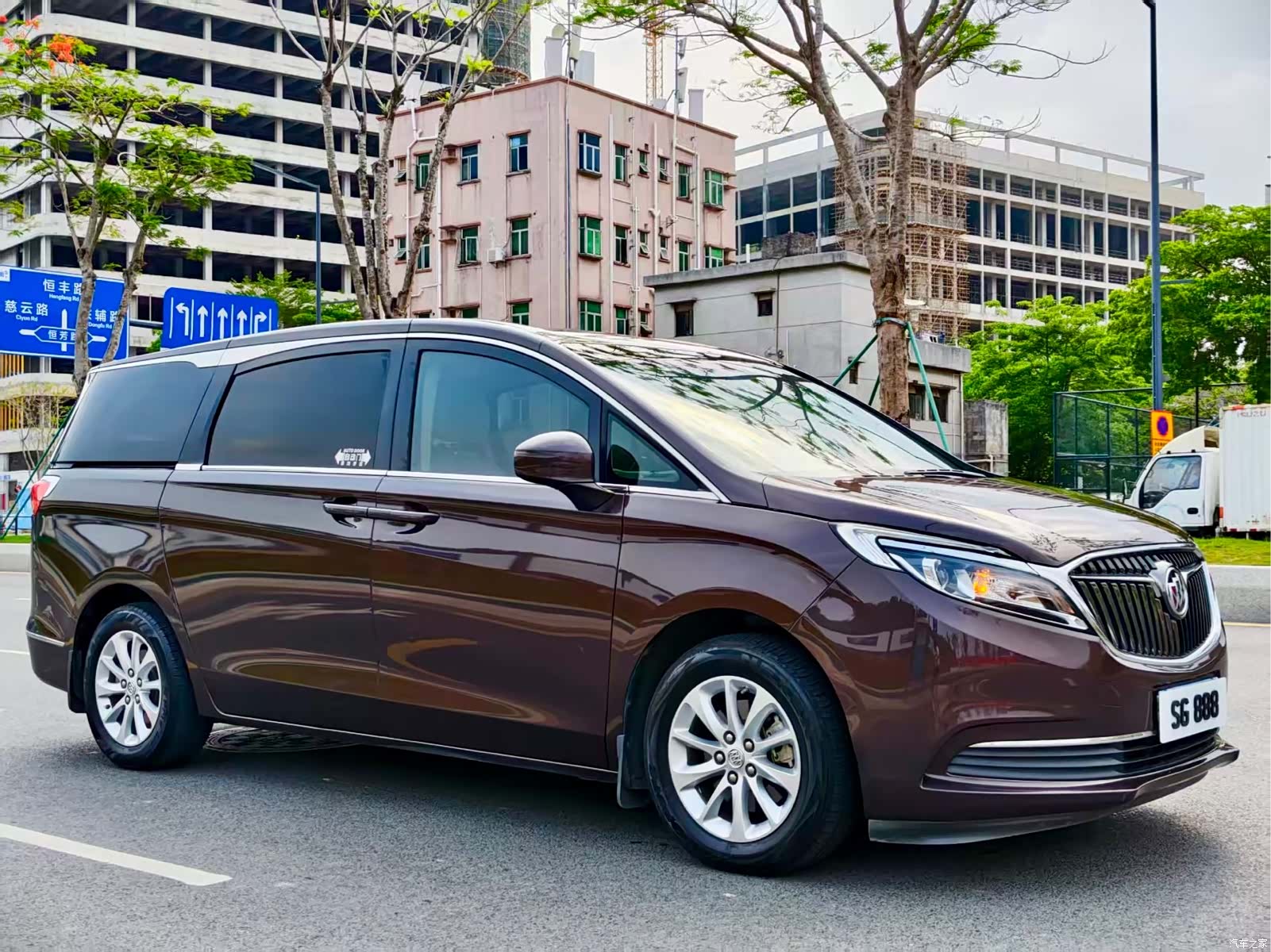 Buick GL8, 2019 3