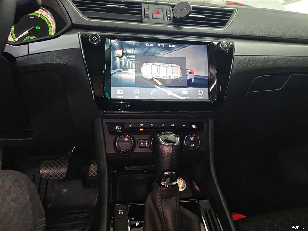 Skoda Superb, 2019 6