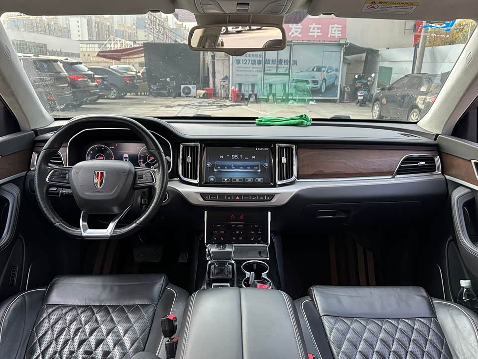 Hongqi HS7