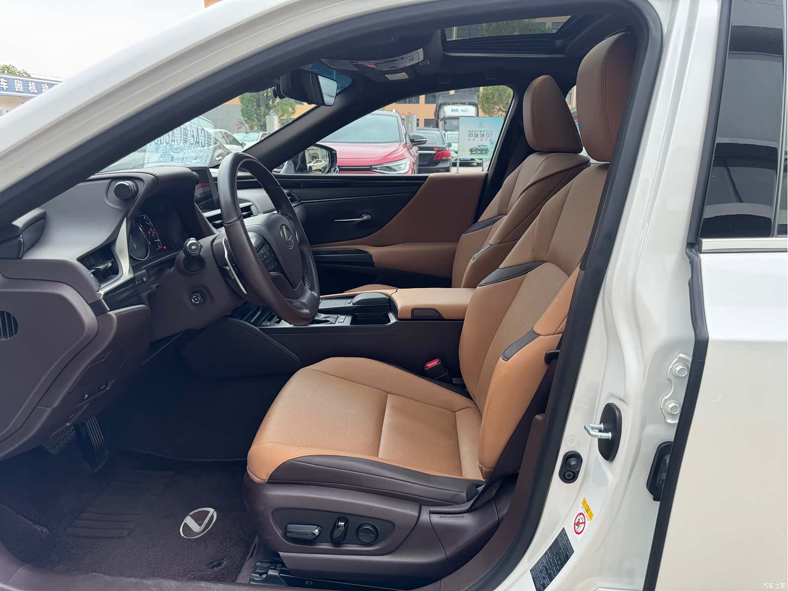 Lexus ES, 2019 4