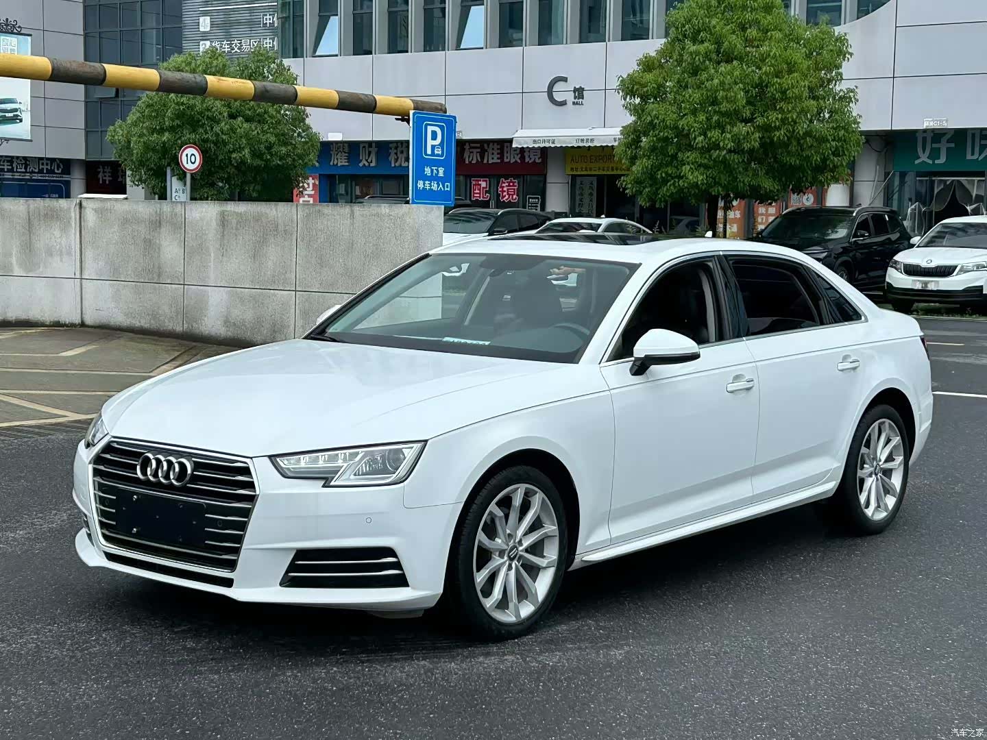 Audi A4L, 2018 1