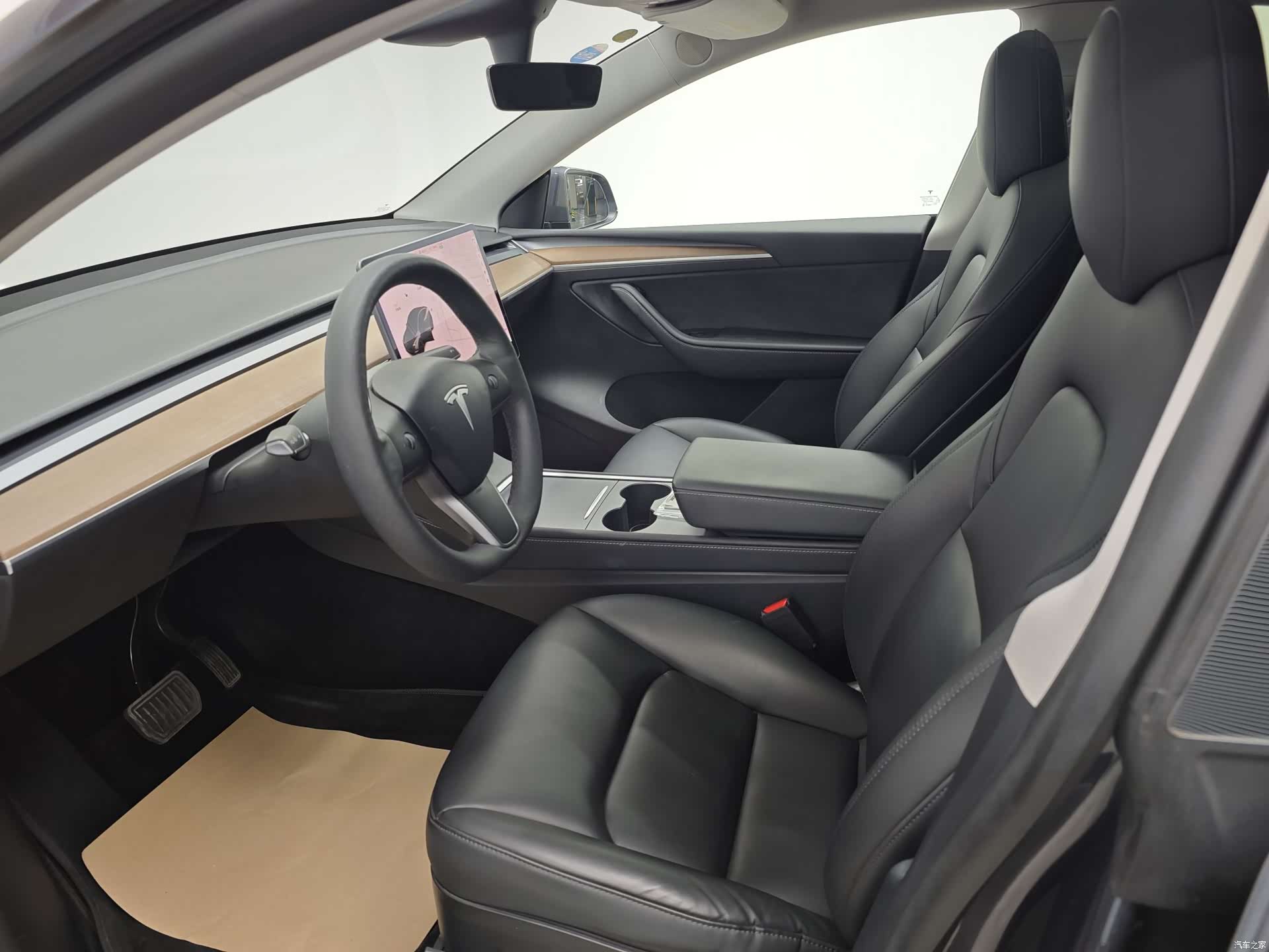 Tesla Model Y, 2021 13