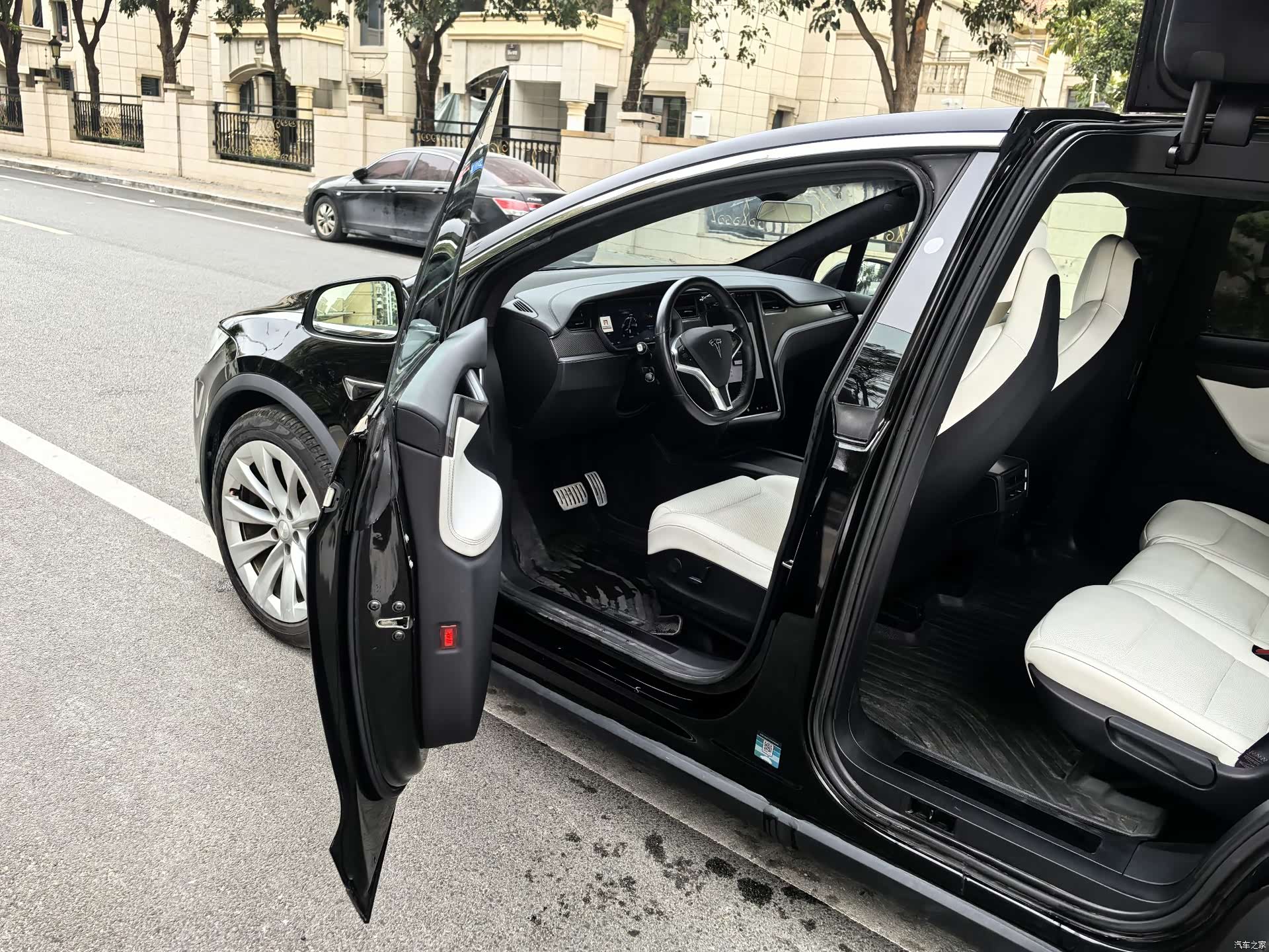 Tesla Model X, 2019 7