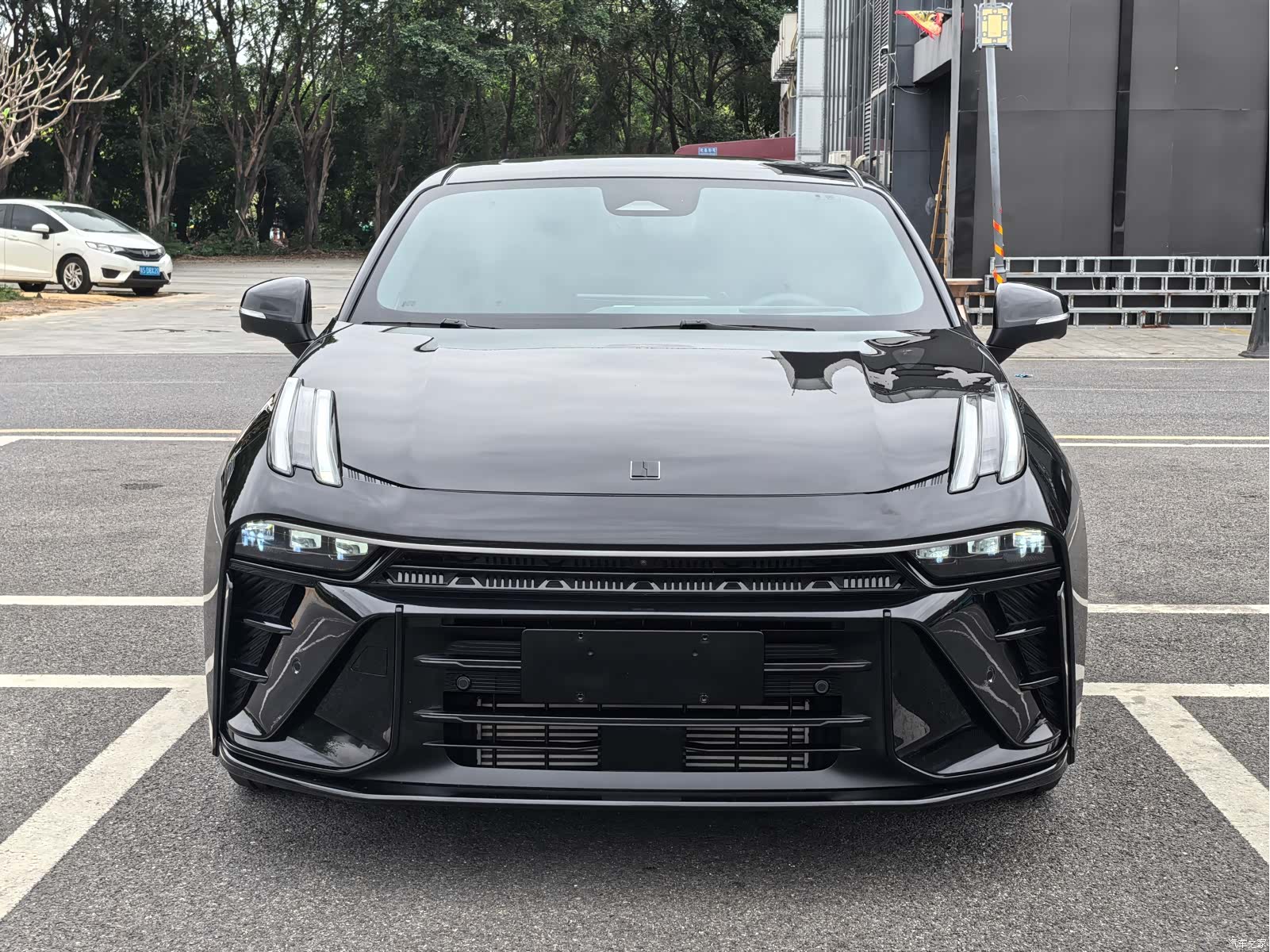 Lynk & Co 02