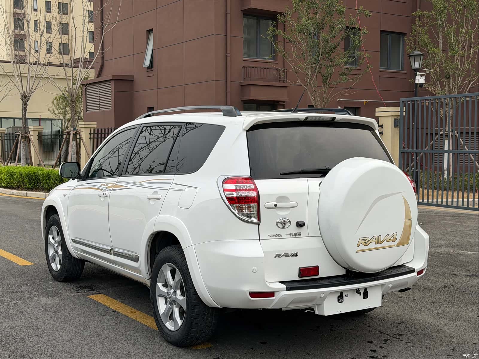 Toyota RAV4, 2011 7