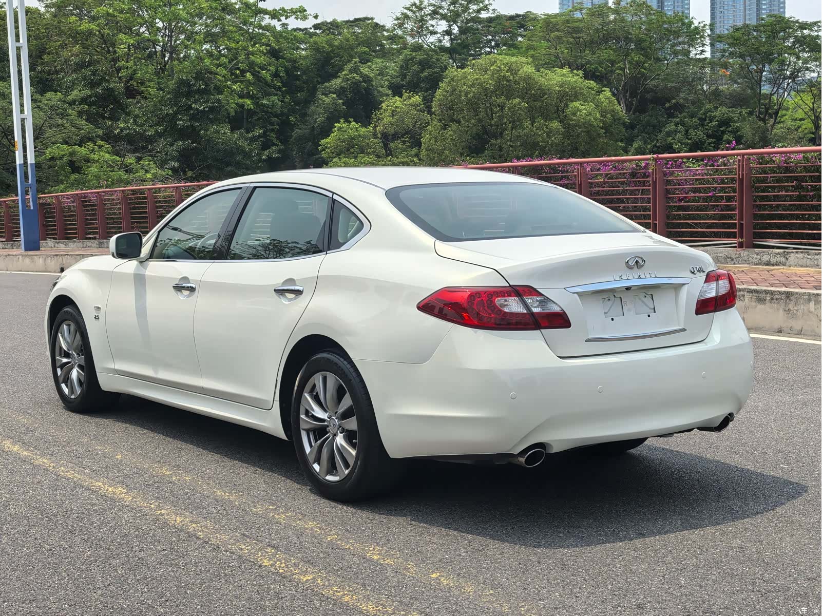 Infiniti Q70, 2013 8