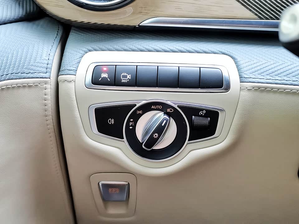 Mercedes-Benz V-class