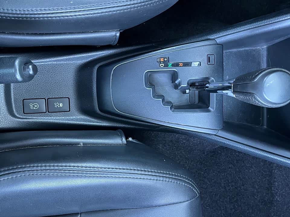 Toyota YARiS L to enjoy