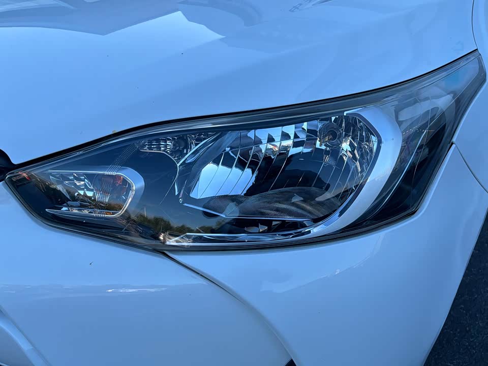 Toyota YARiS L to enjoy