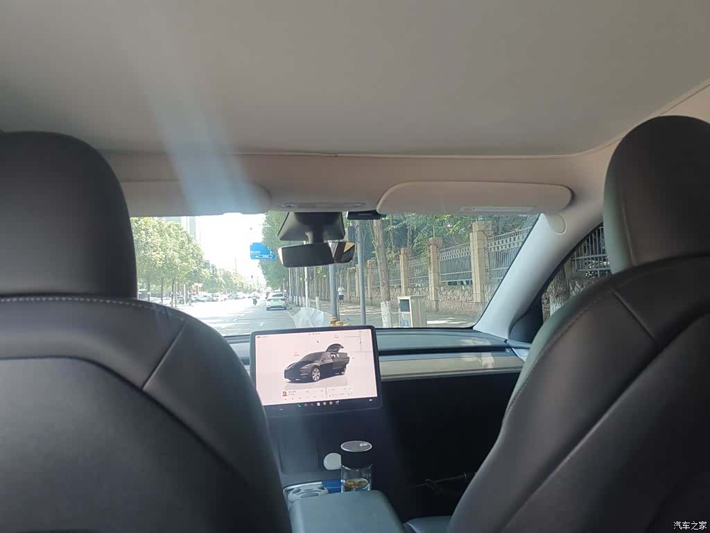 Tesla Model Y, 2023 14
