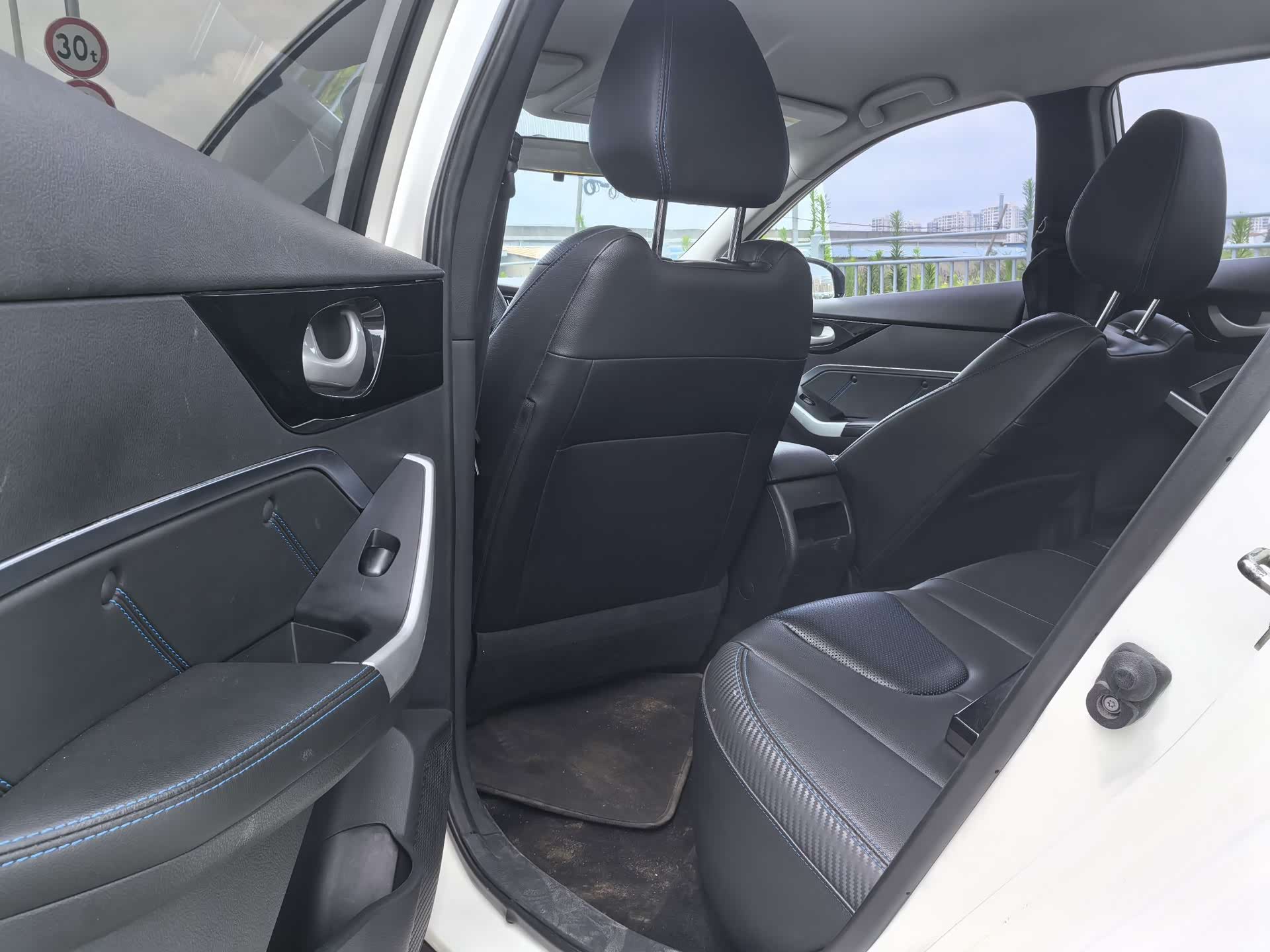 Nissan D60EV, 2022 7