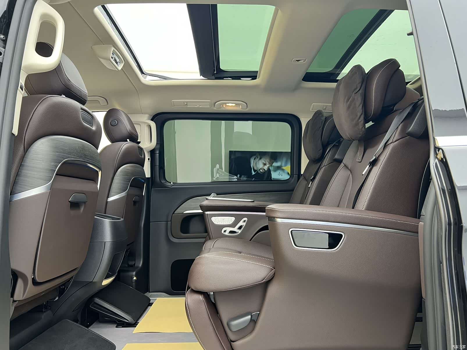 Mercedes-Benz V-Class, 2025 8