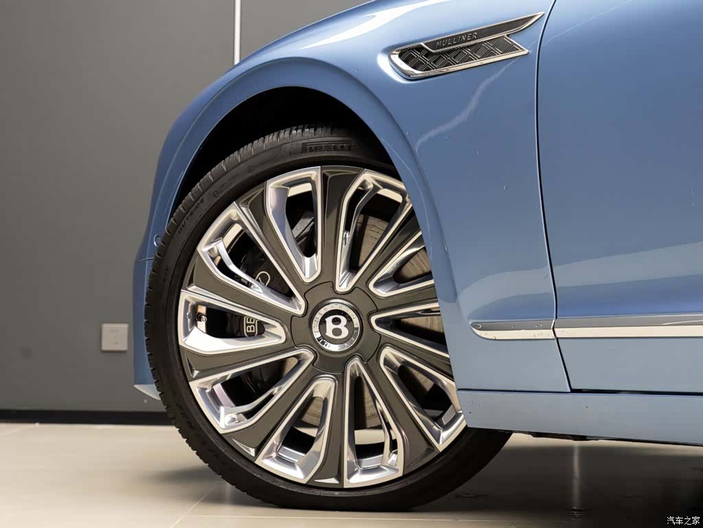 Bentley Flying Spur, 2023 6
