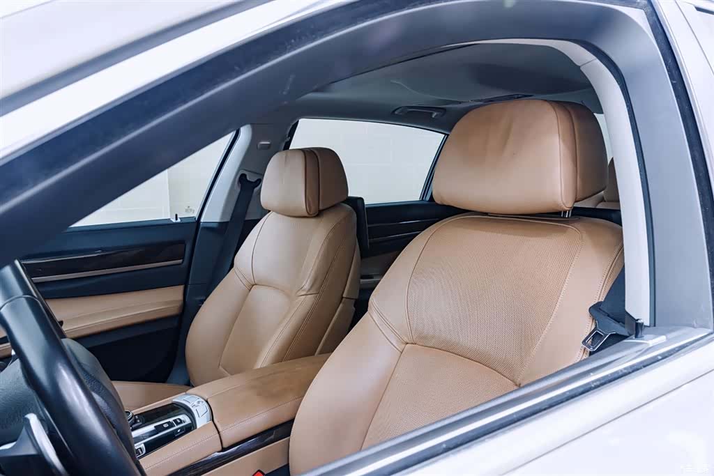BMW 7 Series, 2013 10
