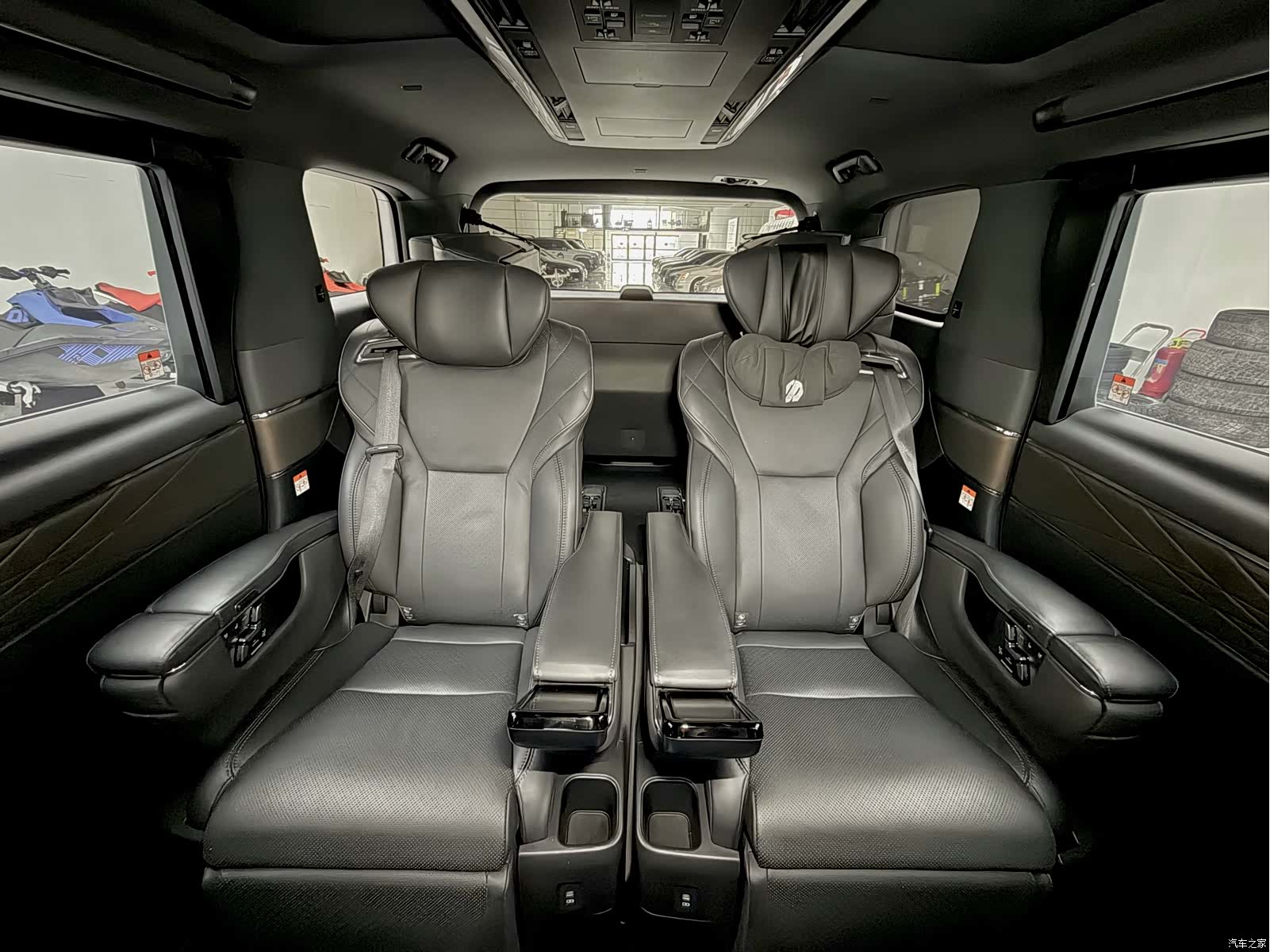 Toyota Alphard, 2024 13