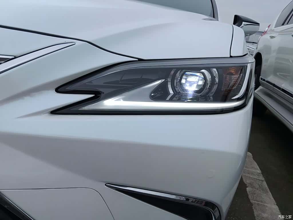 Lexus ES, 2022 24