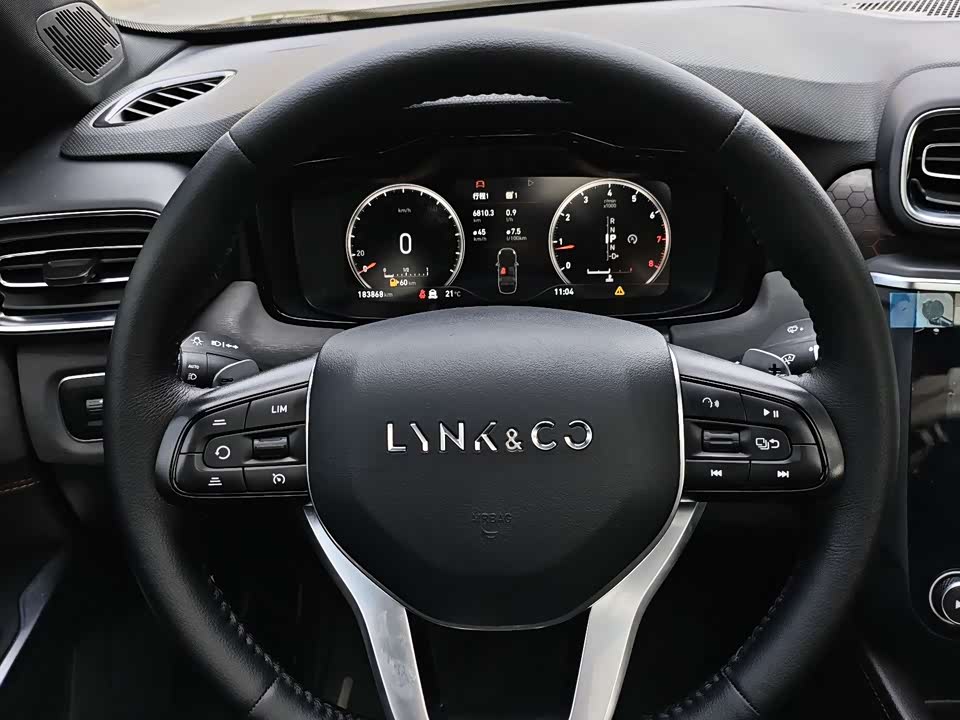Lynk & Co 03