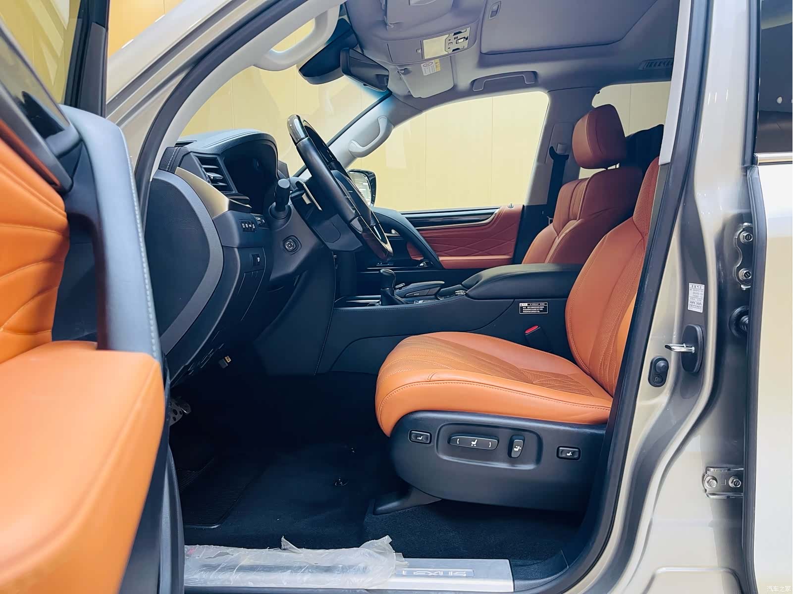 Lexus LX, 2020 4