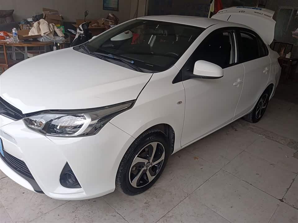 Toyota YARiS L to enjoy