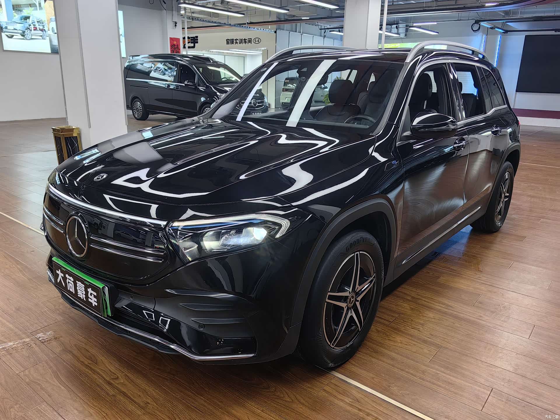 Mercedes-Benz EQB, 2022 1