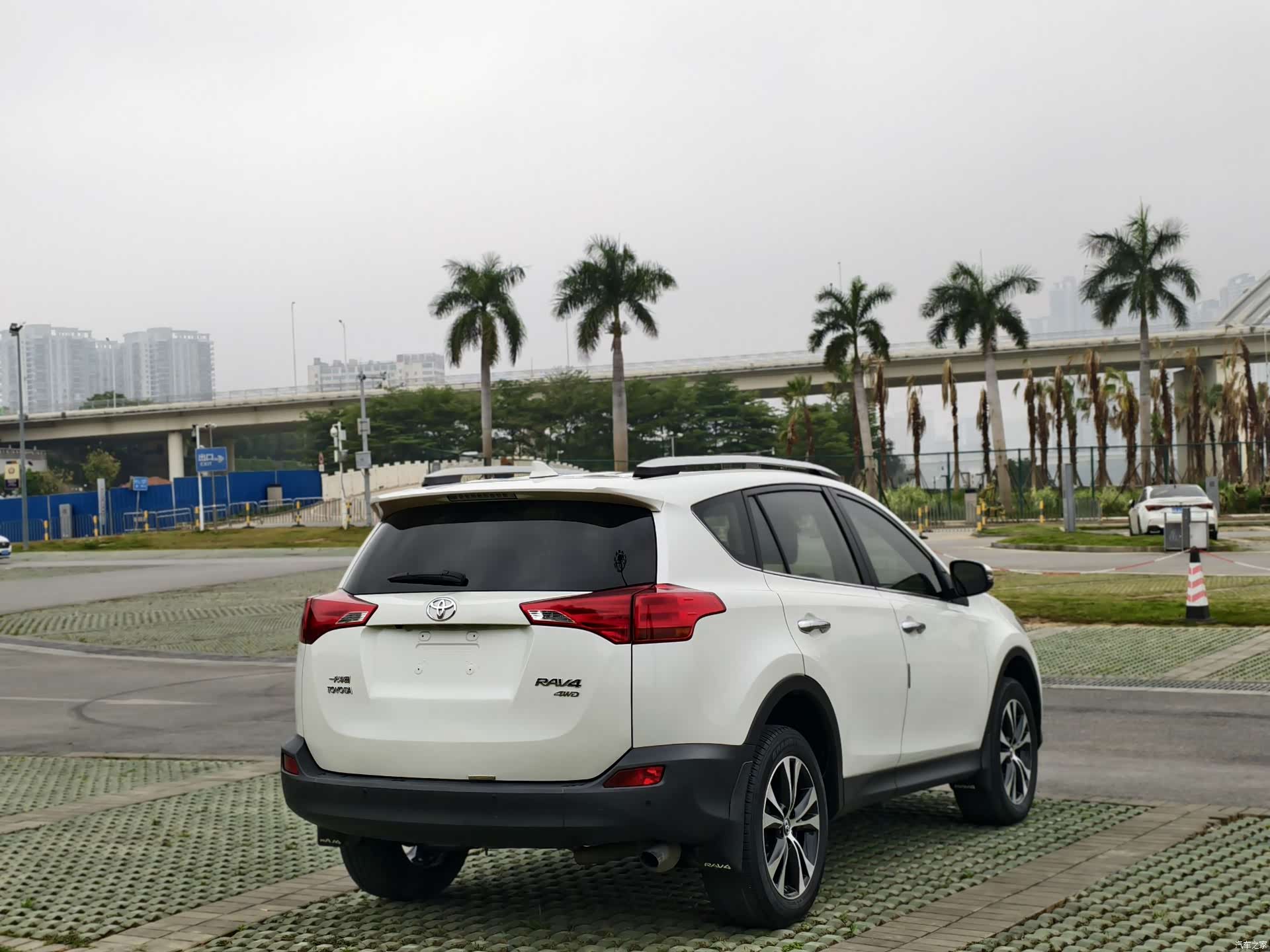 Toyota RAV4, 2015 4