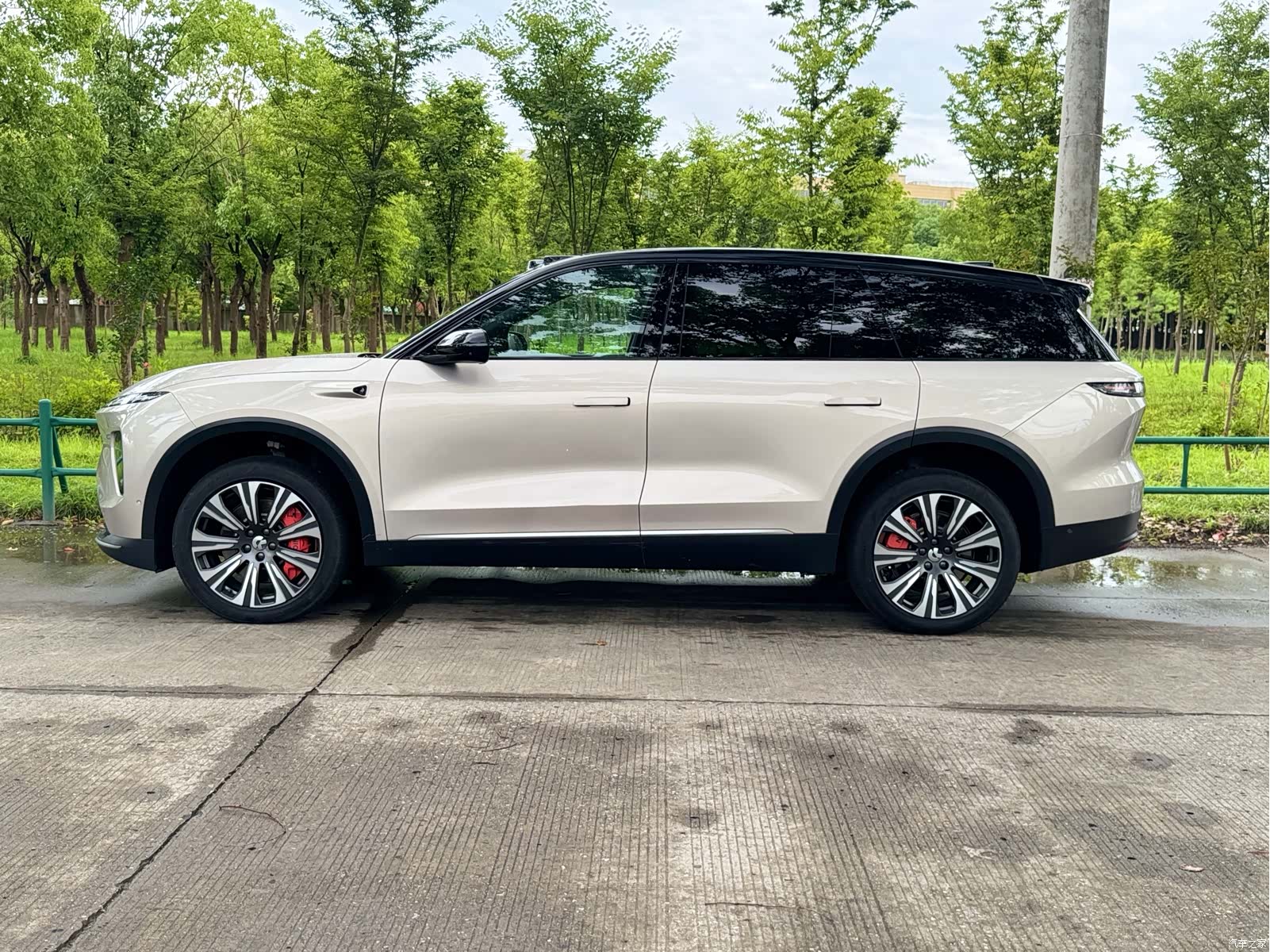 NIO ES8, 2023 3