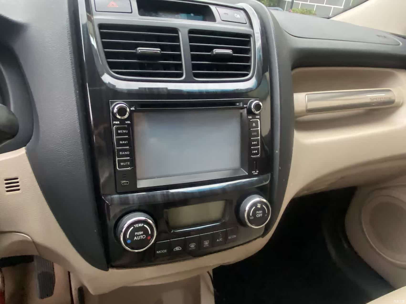 Kia GLS, 2011 21