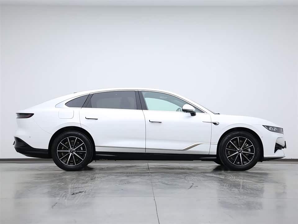 VOYAH Lantu chasing light