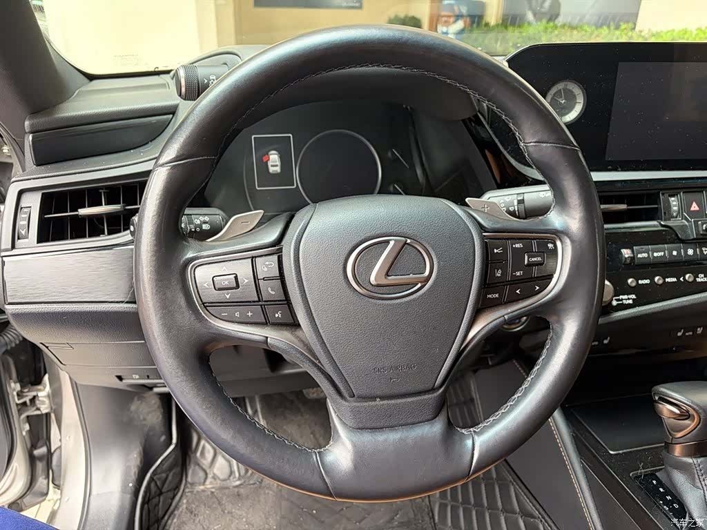 Lexus ES, 2022 7