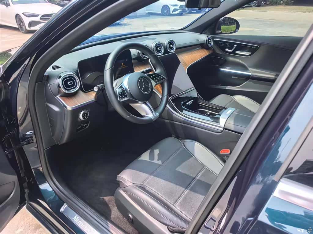 Mercedes-Benz C-Class, 2024 11