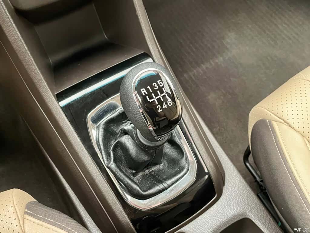 Wuling 310W, 2017 10